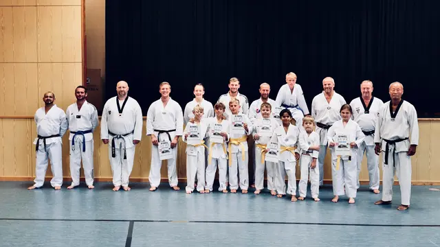 Die Mitglieder von Taekwondo Dojang Schalchen. | Foto: Helmut Stonig