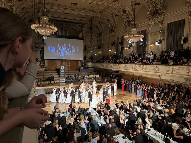 Patricia Stieder-Zebedin in ihrem Element: Die Polonaise sorgt für tosenden Applaus im Stefaniensaal.  | Foto: MeinBezirk/Cornelia Gassler