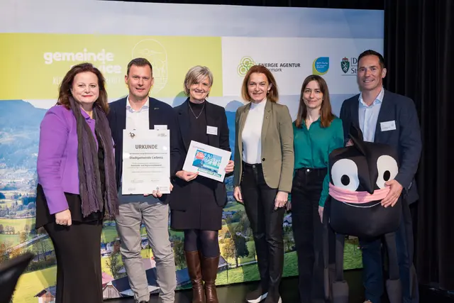 LRin Claudia Holzer, Bgm. Daniel Kos, Astrid Holler (Stadtgemeinde Leibnitz), LRin Simone Schmiedtbauer, Alice Saiko (Verkehrsverbund) und Friedrich Hofer (Klimabündnis Steiermark)
 | Foto: Energie Agentur Steiermark/Meieregger