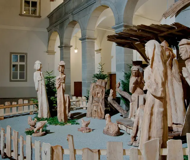 Bei einem vorweihnachtlichen Spaziergang durch die Linzer Innenstadt kann man auch mehrere Großkrippen besuchen – etwa jene im Arkadenhof des Landhauses. | Foto: Linz Tourismus