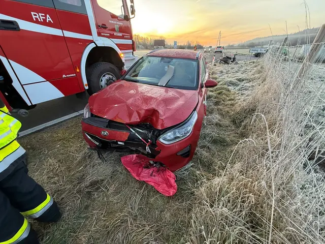 Im Kreuzungsbereich der L 383 mit der L 336 kam es zum schweren Unfall. | Foto: Feuerwehr Hitzendorf