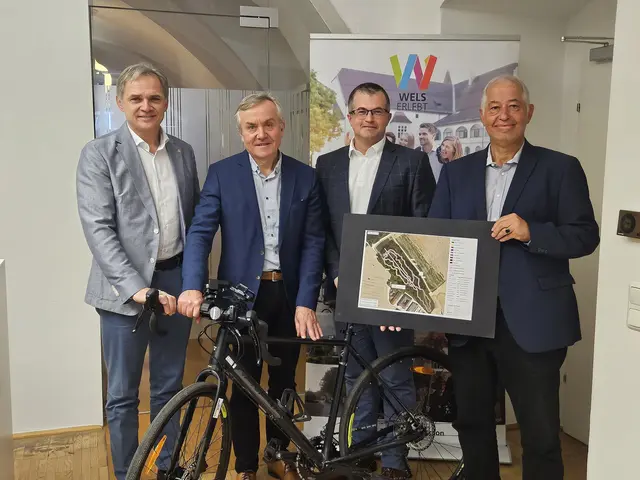 V.l.n.r.: Peter Jungreithmair, Tourismusverband Region Wels, Bgm. Gerhard Huber / Sattledt, Vzbgm. Gerald Lindinger, Sattledt /Leader Region Wels-Land, KR Helmut Platzer, Vorstandsvorsitzender Tourismusverband Region Wels.

  | Foto: Tourismusregion Wels