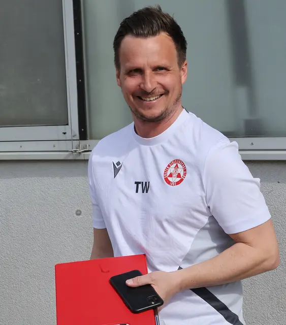 Wawra steht beim Training selbst meist mit auf dem Platz.  | Foto: GEPA