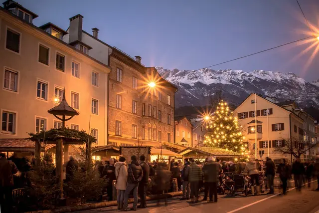 Der Christkindlmarkt St. Nikolaus zählt zu den beliebtesten in der Stadt Innsbruck. | Foto: Ibk Tourismus