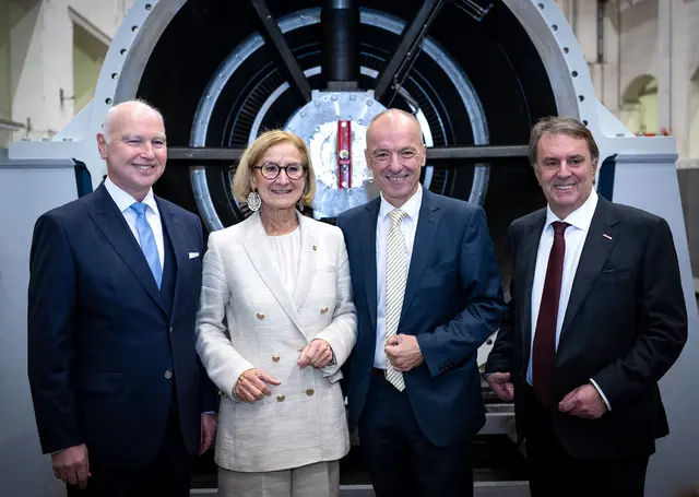 (v.l.) CEO Günther Ognar, Landeshauptfrau Johanna Mikl-Leitner, Bürgermeister Andreas Ramharter und WKNÖ-Präsident Wolfgang Ecker. | Foto: NLK Pfeffer
