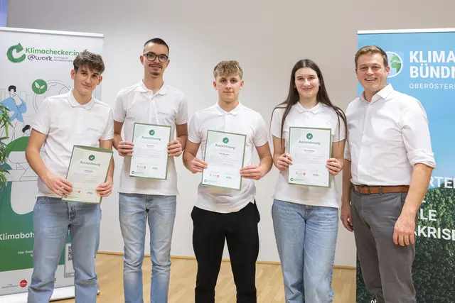 Lehrlinge der Laakirchen Papier AG. | Foto: Land OÖ/Charlotte Guggenberger