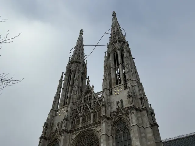 Bei der Votivkirche wurde ein neues Kunstwerk installiert. | Foto: Kevin Gleichweit/MeinBezirk