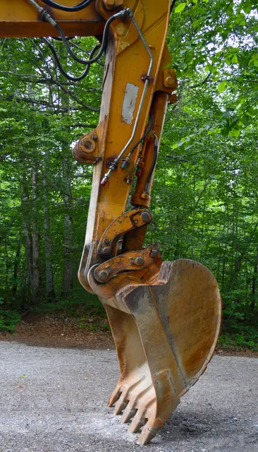 Ein 52-jähriger Mann aus dem Bezirk Schärding war am 9. Dezember 2025 auf einer Baustelle in Engelhartszell damit beschäftigt, ein zehn Meter langes Wasserleitungsrohr mit Hilfe eines Baggers zu tauschen. Da passierte der Unfall. | Foto: Symbolbild Pixabay/PIRO4D