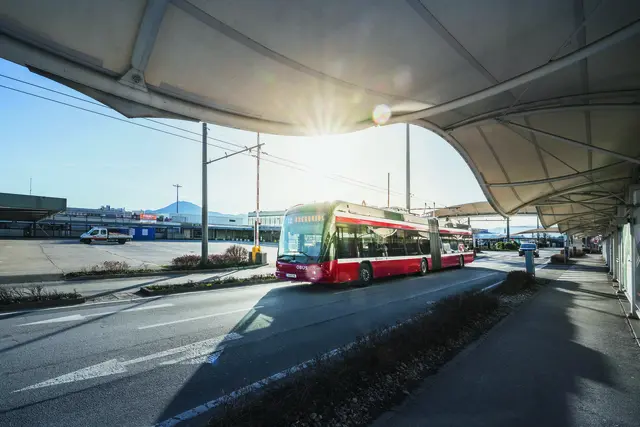 Im Stadtverkehr kommt es zu einer Taktverdichtung auf einigen Linien. Um den Salzburger Flughafen besser anzubinden, wird das Angebot im Frühverkehr erweitert.  | Foto: Salzburg Linien