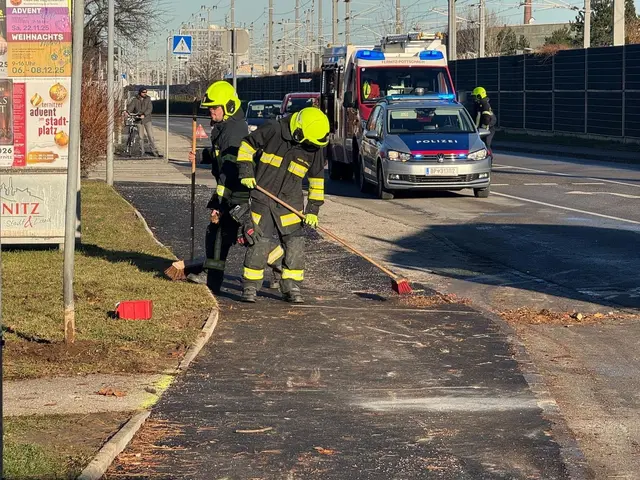Fahrbahnsäubern. | Foto: FF Ternitz-Pottschach