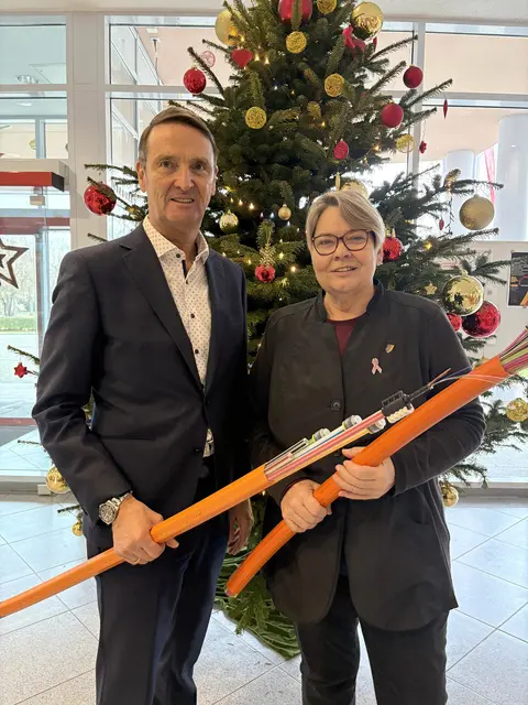 kabelplus Geschäftsführer Gerhard Haidvogel und Bürgermeisterin Karin Baier. | Foto: Stadtgemeinde Schwechat