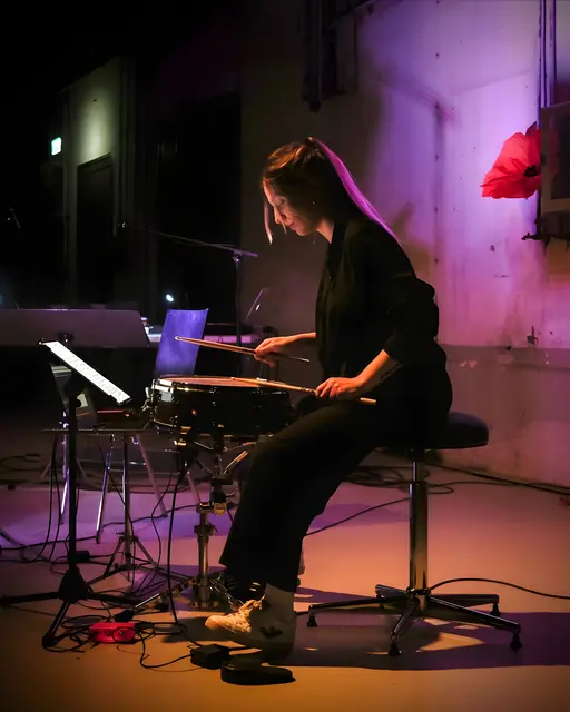 Im WUK werden Künstlerinnen und Künstler an ihre Grenzen gebracht. Eine von ihnen ist Tamara Kurkiewiecz. | Foto: Tamara Kurkiewiecz 