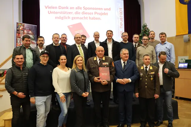 Die Sponsoren des Buches vereint. | Foto: Schauer