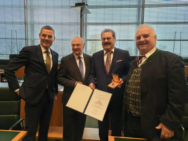 Johann Ehrenberger wurde für sein langjähriges, verdienstvolles Wirken mit dem Großen Ehrenzeichen des Landes Niederösterreich ausgezeichnet. | Foto: Privat