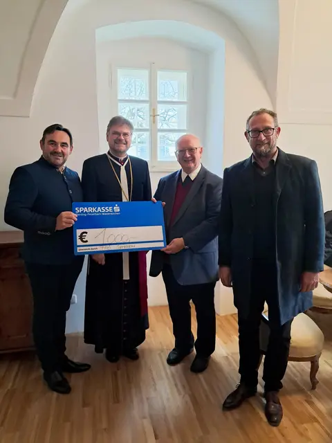 V.l.n.r.: FPÖ-Ortsparteiobmann Vzbgm. Rudi Eder, Probst Klaus Sonnleitner, Pfarrer Josef Etlstorfer und GR Christoph Schiebe | Foto: FPÖ
