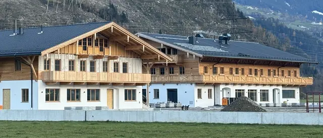 Rund um den Aussiedlerhof in Uderns deutet alles auf einen Rechtsstreit hin.  | Foto: Haun