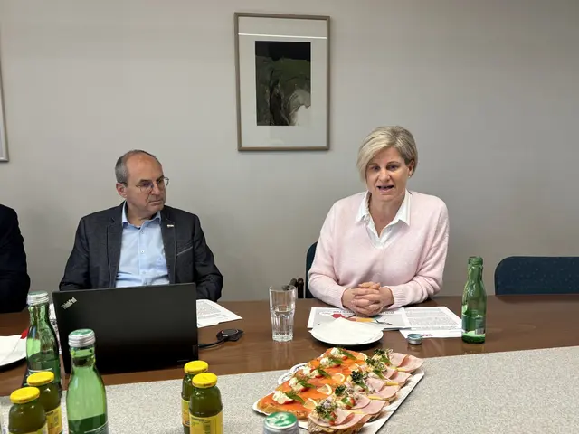 Manuela Kuterer appelliert an die Konsumentinnen und Konsumenten, auch beim Onlinekauf regional zu denken.  | Foto: MeinBezirk/Markus Kopcsandi