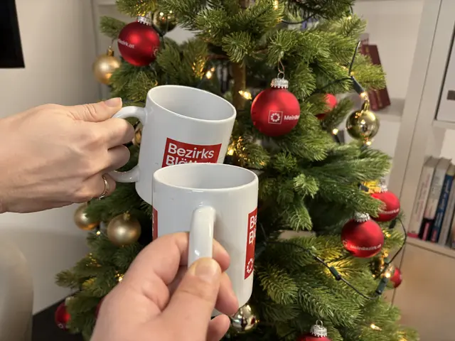 In den Räumlichkeiten der RegionalMedian Salzburg Geschäftsstelle wurde angestoßen. 