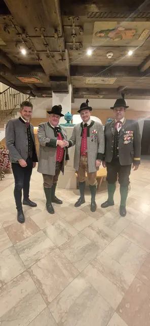 Von links: Bürgermeister Herbert Schober, Ehrenhauptmann Manfred Jenni, Hauptmann Peter Gehmacher und Bezirkskommandant Christian Stieger. | Foto: Markus Haslauer