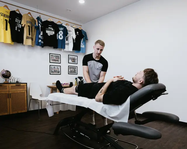 Physiotherapeut Andreas Grabner bringt seine Erfahrung ebenfalls in seiner Praxis im Gym Frey ein. | Foto: Gym Frey