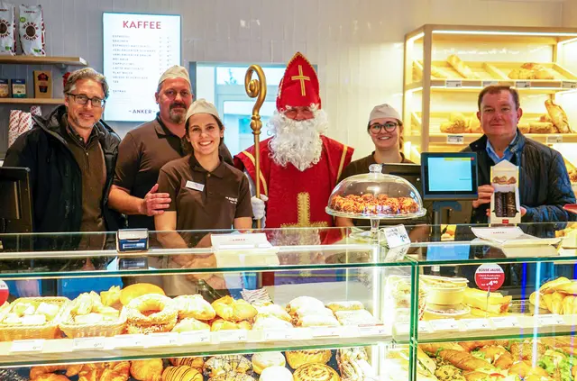Auch die neue Ankerfiliale am WLB Bahnhof erhielt Besuch vom Nikolaus. | Foto: Marktgemeinde Wiener Neudorf