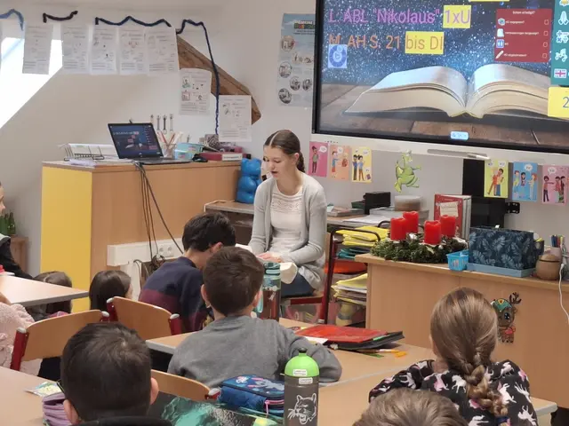 Die 15-jährige Jungautorin Paulina Pichler las für die Volksschulkinder. | Foto: PVS Sta. Christiana Frohsdorf