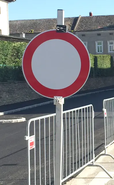 Straßensperre: Nach fünf Stunden intensiver Arbeit wird die Bundesstraße 303 wieder für den Verkehr freigegeben. | Foto: FF Hollabrunn