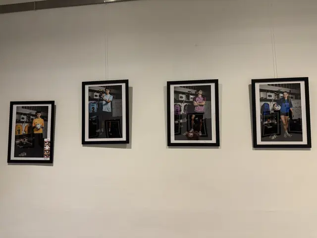 Von den Maturantinnen und Maturanten wurden Fotos im Fußballtrikot gemacht. | Foto: MeinBezirk/Cornelia Gassler