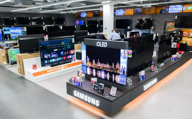 Oft landet nicht das gewünschte Geschenk unter dem Christbaum. Diese Produkte bekommt man dann in weiterer Folge mit teils größeren Rabatten nochmal im Handel angeboten. (Symbolbild) | Foto: Laatzen / Lower Saxony / Germany