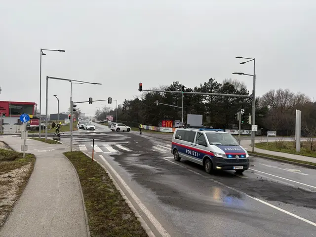 150 Liter Diesel traten auf die frequentierte B50 aus.  | Foto: FF Parndorf