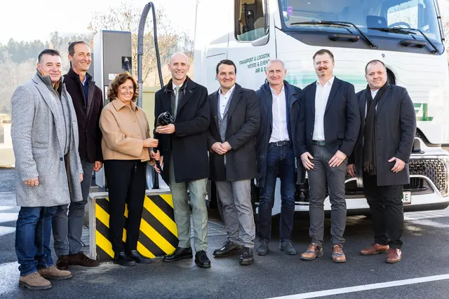 Anton Reicht, Hagen Temmel, Christa Zengerer, Wirtschaftslandesrat Willibald Ehrenhöfer, Stefan Hierzenberger, Manfred Kleinschuster, Martin Treffer, Günther Bulla (v. l.) | Foto: ACstyria Mobilitätscluster
