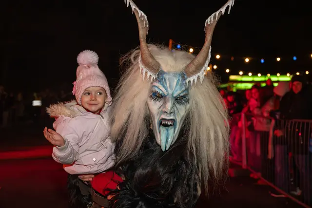 In Wölbling wurde beim Krampuslauf das Tor zur Hölle geöffnet.  | Foto: Manfred Hanus (Montekuh)