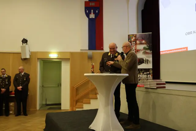 Karl-Heinz Greiner erzählte über die Entstehung des Buches. | Foto: Schauer