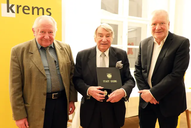 Günter Krejs (Mitte) mit seinen Brüdern Franz (l.) und Wolfgang. Wolfgang Krejs war von 1994 bis 2003 Baudirektor der Stadt Krems | Foto: Stadt Krems