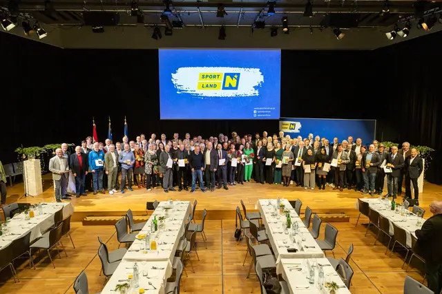 Horner und Garser Sportfunktionäre wurden bei der Landes-Ehrenzeichenverleihung in Perchtoldsdorf für ihr Engagement ausgezeichnet. | Foto: RedShift Media