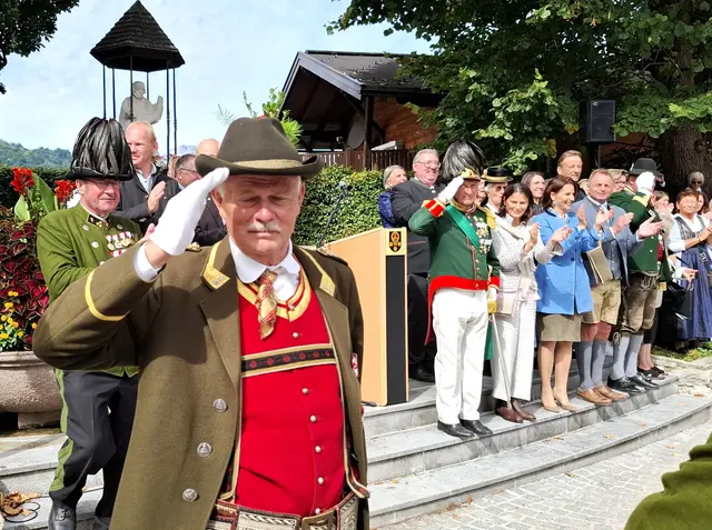 400 Jahre Historische Prangerschützen Bad Vigaun: Bezirkskommandant Anton Kaufmann aus Golling. | Foto: Josef Wind