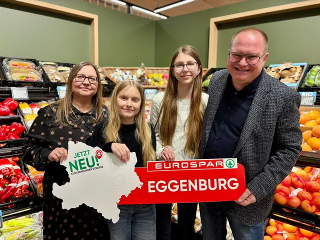 Elisabeth und Georg Urban mit ihren Kindern bei der offiziellen Eröffnung des "Eurospar" in Eggenburg. | Foto: Markus Kahrer