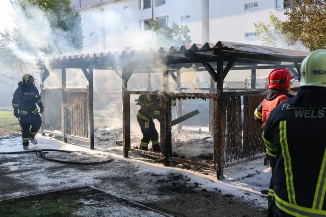 Nach dem verheerenden Brand einer Müllinsel im September dieses Jahres wurde ein 10-Jähriger ausgeforscht, der für die Flammen verantwortlich sein soll. | Foto: laumat.at