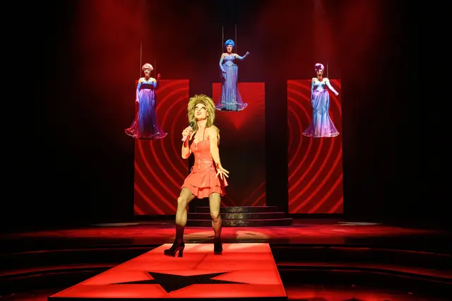 Das Musical "Priscilla - Queen of the Desert" feierte seine Premiere am Salzburger Landestheater. Ein schillerndes Stück mit einer berührenden Geschichte. 
 | Foto: SLT/Tobias Witzgall