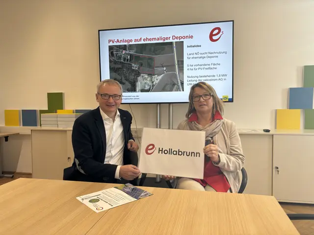 Energiegemeinschaftsobmann Fritz Strobl und Umwelt- und Energiegemeinderätin Sandra Damböck-Lehr (SPÖ). | Foto: Alexandra Goll