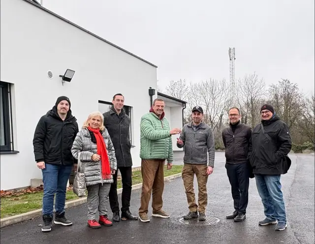 Nach etwas mehr als einem Jahr Bauzeit wurde offiziell der Schlüssel für das neue Feuerwehrhaus Potzneusiedl übergeben. | Foto: Gemeinde Potzneusiedl