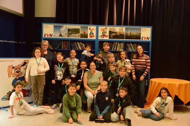 Schüler sowie die Lehrkräfte der Volksschule Sollenau waren zu einer energiegeladenen Lesenacht bei der Firma Theiß (Bezirk Krems). | Foto: EVN