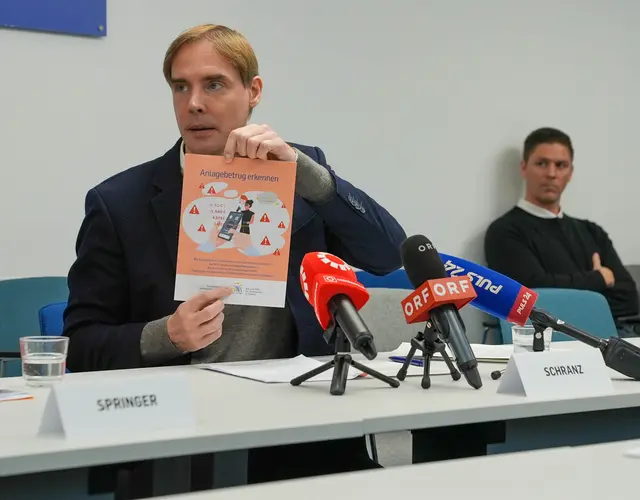 Mit einer Broschüre soll Präventionsarbeit im Bereich Anlagebetrug betrieben werden. | Foto: Andreas Pölzl/MeinBezirk