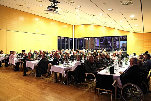 Weihnachtsfeier im Gemeindesaal Anif mit 97 Teilnehmer*Innen