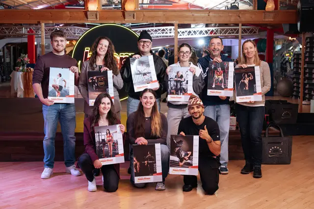 Kalenderpräsenetation: Nicola Adzic; Stephanie Holzer, Michael Engele; Jana Fauster;,Robert Niederegger, Petra Kofler Vorne: Michelle Thanei; Desiree Schöpf; Mustapha Adjour | Foto:  Lichtraum-Fotostudio