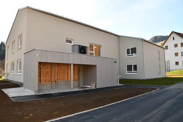 In Schöder wurde am Donnerstag letzter Woche dieses neue Mietwohnhaus an acht Mieter übergeben. | Foto: Galler
