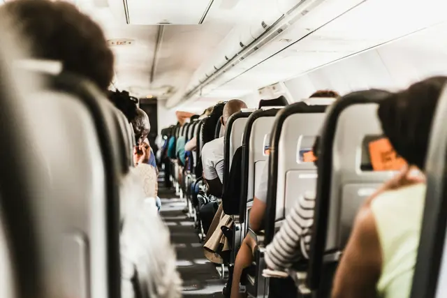 Für manche Menschen ist fliegen ein Albtraum. Flugangst ist jedoch therapierbar, um wieder entspannt reisen zu können. | Foto: unsplash