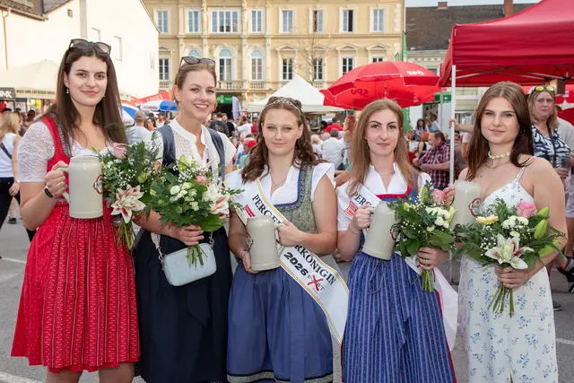 Fixpunkt im Perger Veranstaltungskalender. Das Bierfest. Bild von 2025. Neue und ehemalige Bierköniginnen: Von links Viktoria Manner, Katharina Manner, die neue Bierkönigin Amelie Rafetseder, Vorgängerin Vanessa Palmetshofer und Melissa Sophie Beneder. | Foto: gemeindejournal.at