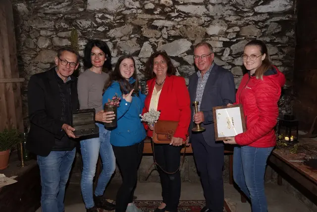V.l.: Andreas Gamsjäger, Martina Bacher, Helena Autischer, Cäcilia Spreitzer, Werner Autischer und Julia Gerold haben den Escape Room getestet. | Foto: Michael Blinzer