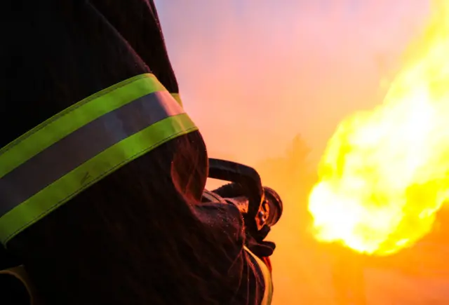 Am Mittwochnachmittag wurden drei Feuerwehren zu einem Autobrand alarmiert. | Foto: FOTOKERSCHI.AT / BRANDSTÄTTER
